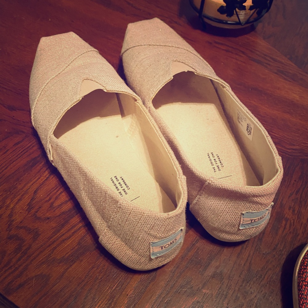 TOMS Women’s Size 11 in Natural Metallic